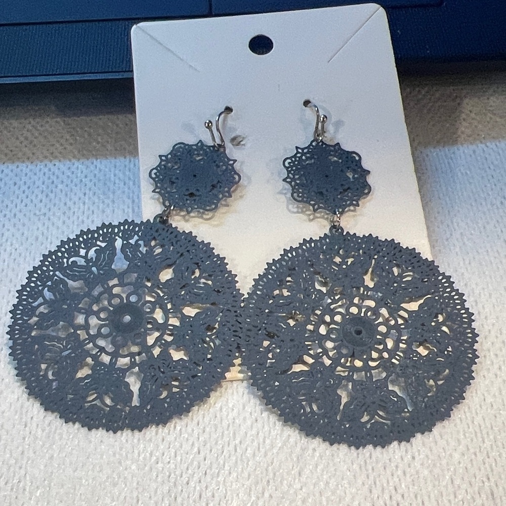 Chic Gray Lace Dangle Earrings